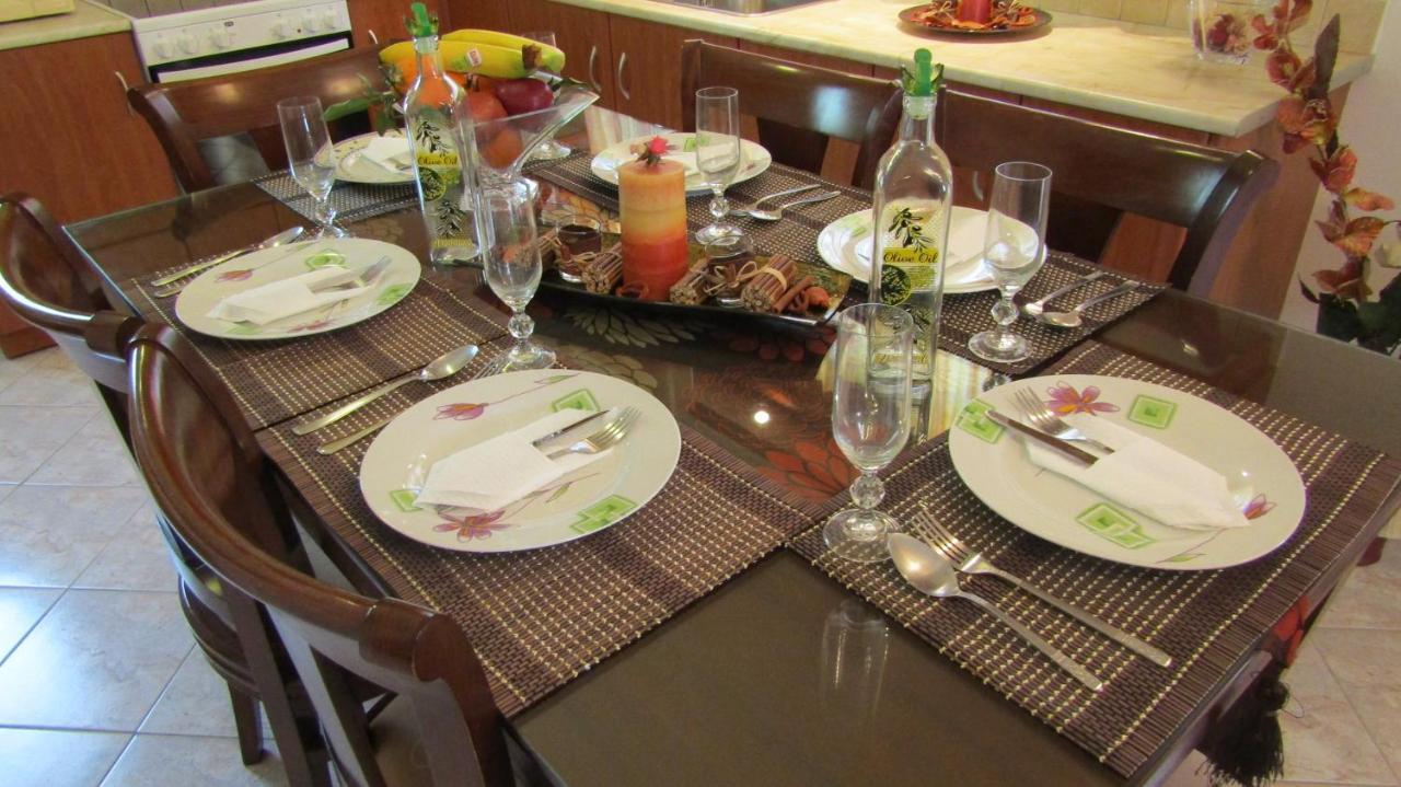 Anastasia's House Ferienhaus Kypseli